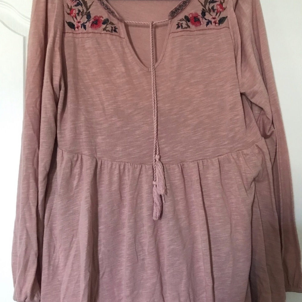 Torrid Embroidered Dusty Rose Peasant Top with Tassel Tie NWOT